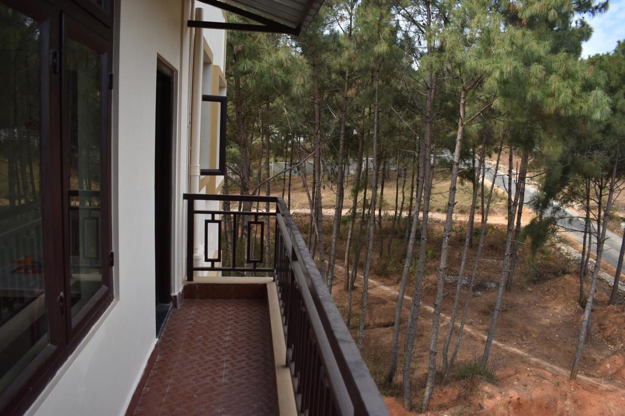 Xtsy Travellers Hostel Шиллонг Экстерьер фото