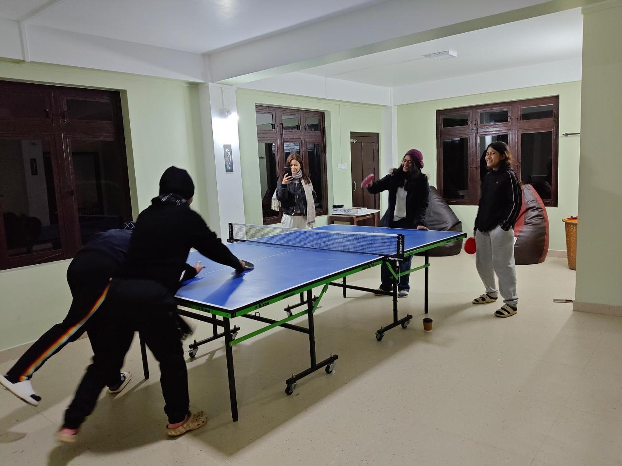 Xtsy Travellers Hostel Шиллонг Экстерьер фото
