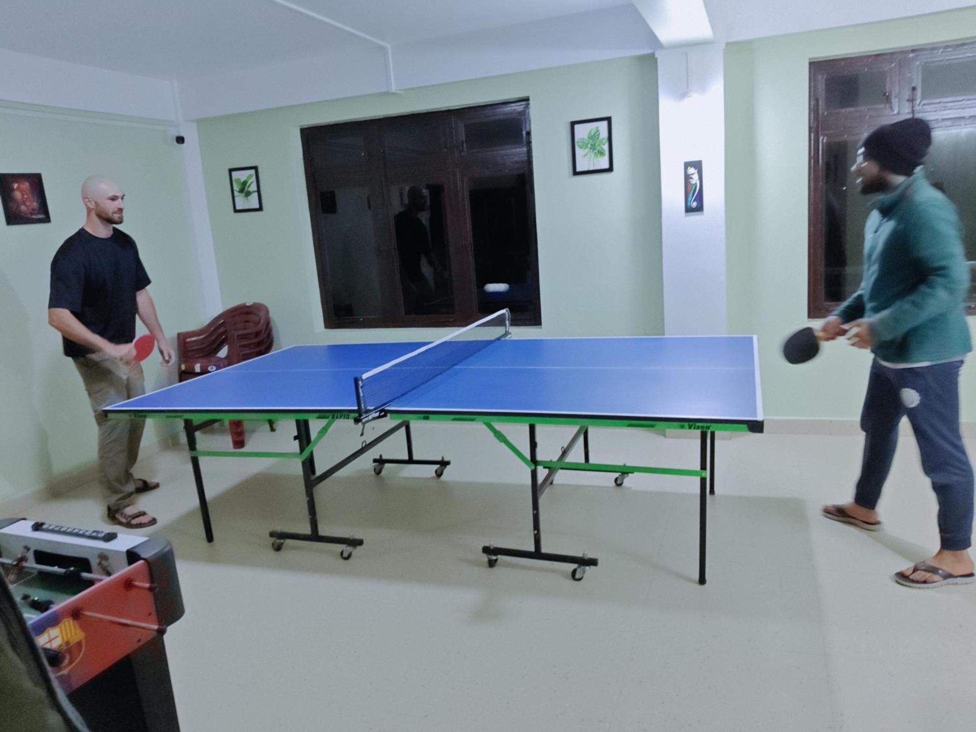 Xtsy Travellers Hostel Шиллонг Экстерьер фото