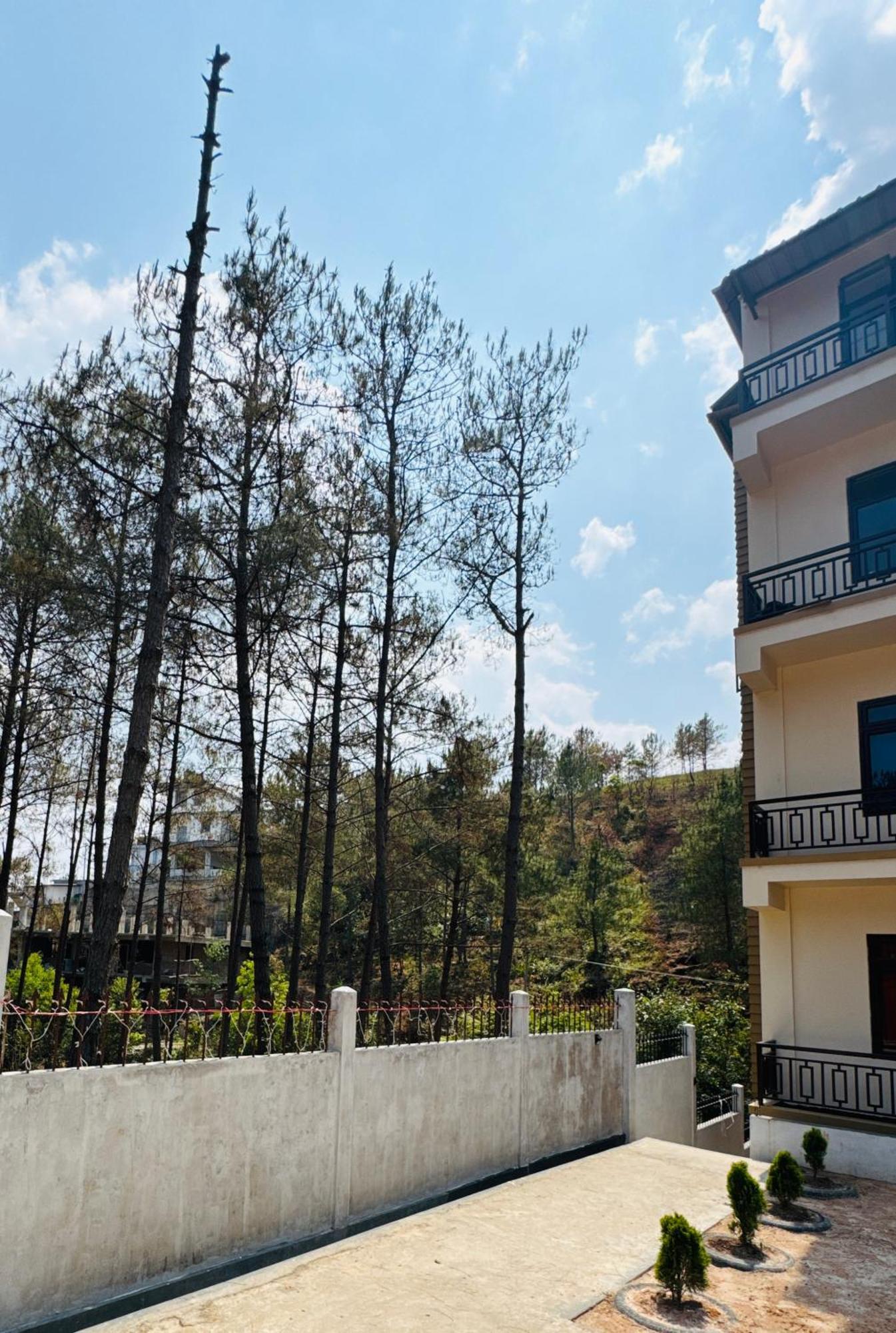Xtsy Travellers Hostel Шиллонг Экстерьер фото